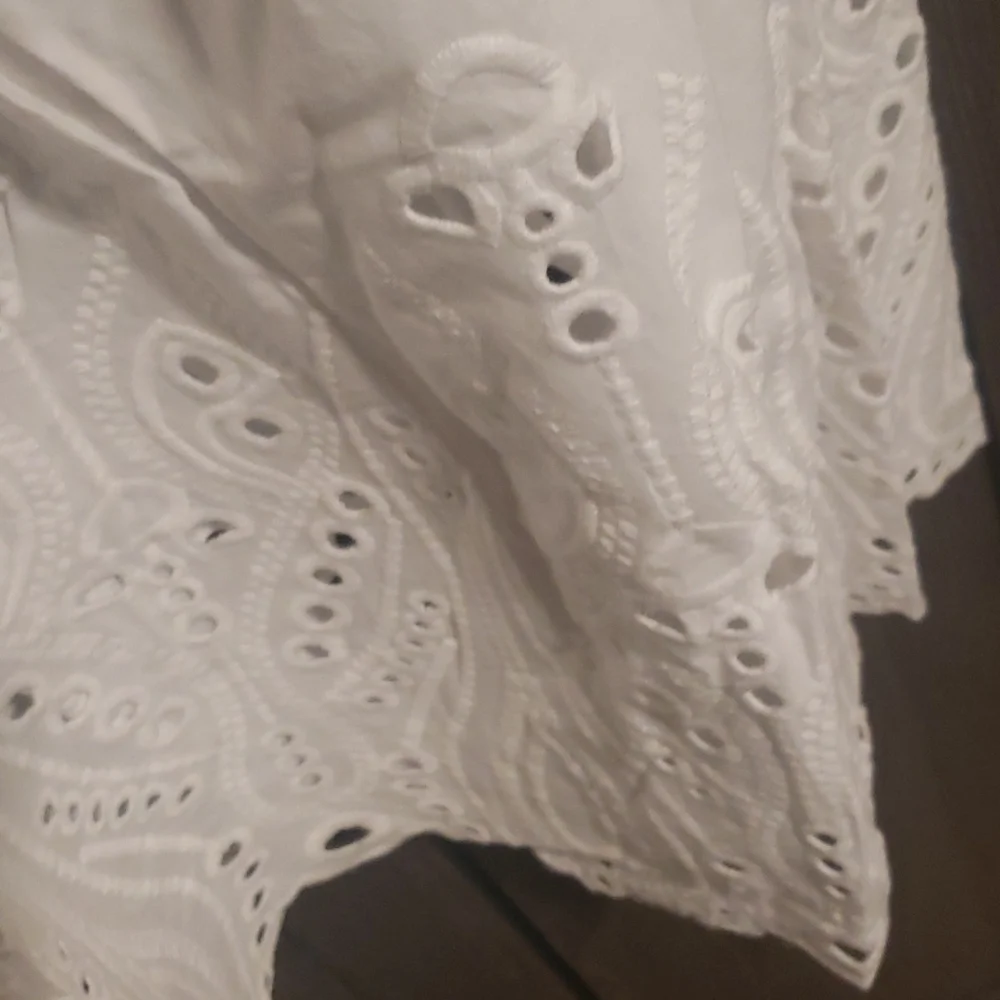 New boutique Cotton perforating ruffle sleeves top - Picture 9 of 11